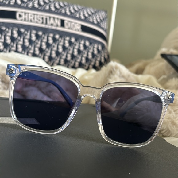 RARE AUTHENTIC MCM SUNGLASSES - Picture 1 of 5